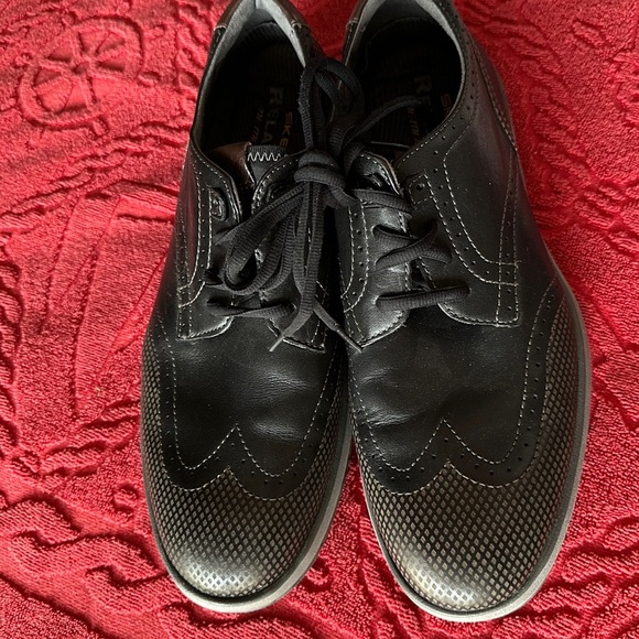 Sketchers relaxed fit‎ memory foam size 10.5 Men's Black Shoes - Picture 1 of 12